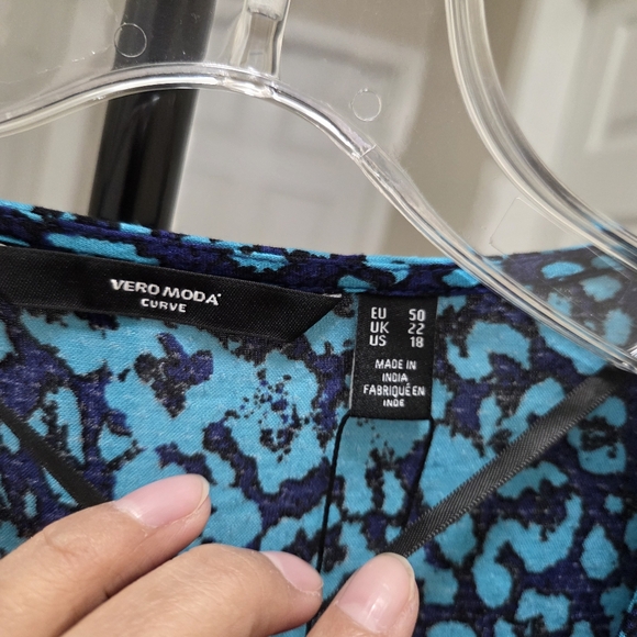 Nwt Vero Moda Plus Size Patterned Top - Picture 3 of 8